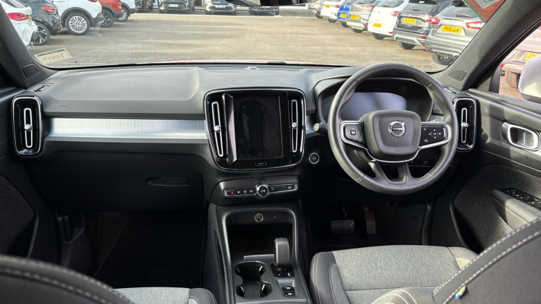 Volvo Xc40 2.0 B4P Momentum 5dr Auto [7 speed] Petrol Estate